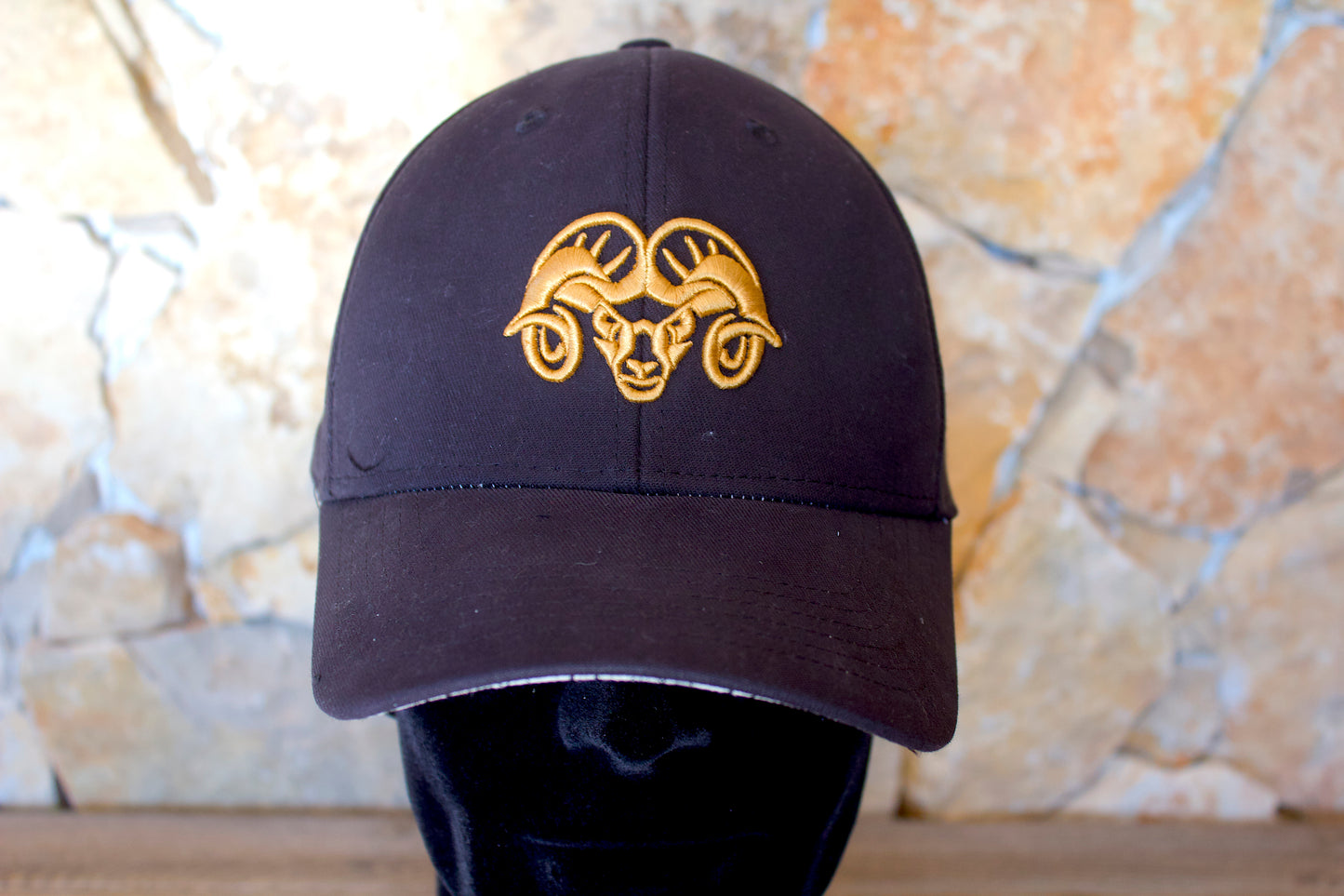 Casquette Noire - Logo Doré - Aries By JL