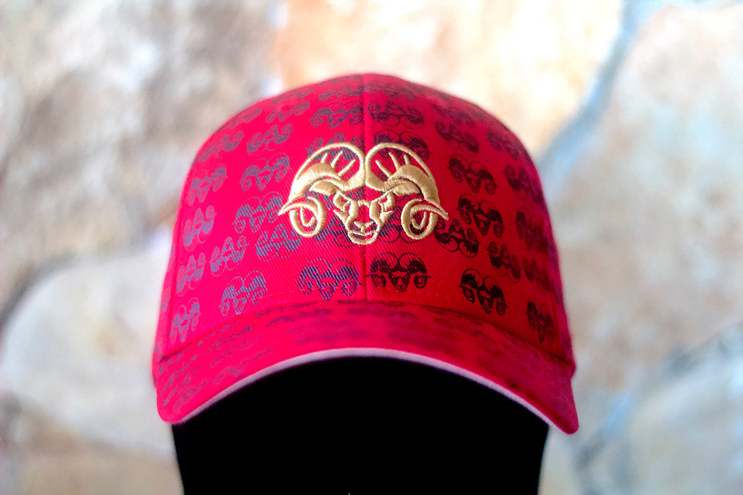 Casquette Rouge - Logo Doré - Motifs - Aries By JL