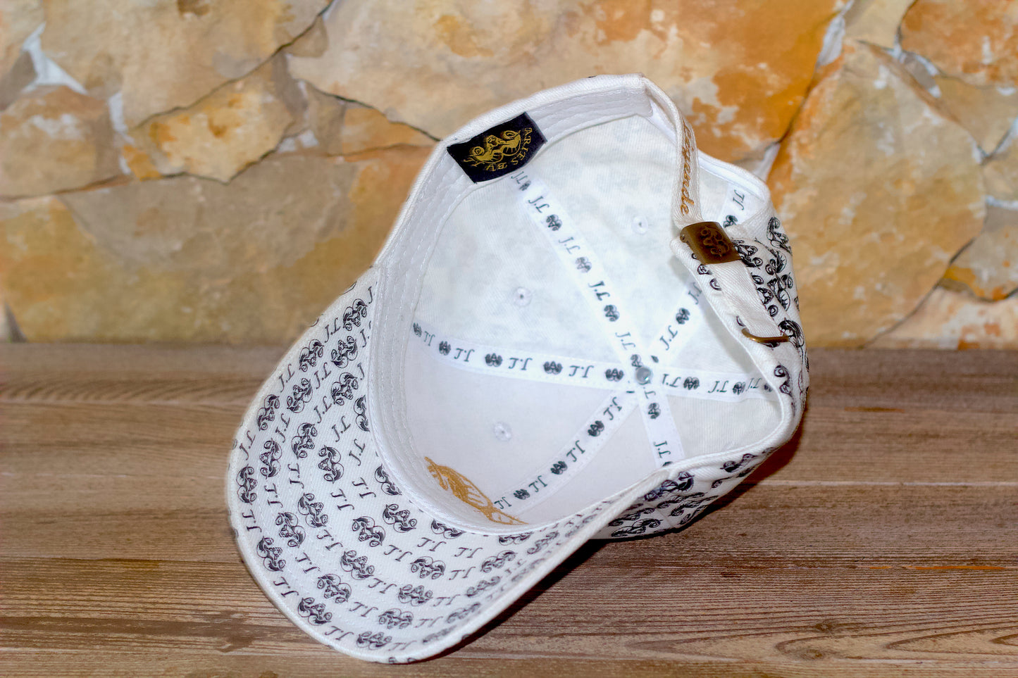 Casquette Blanche - Motifs noirs - Logo Doré - Aries By JL