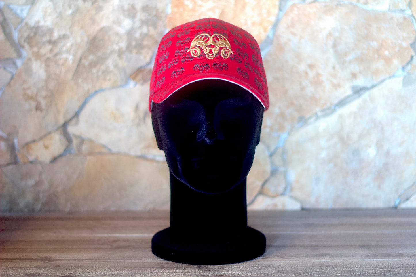 Casquette Rouge - Logo Doré - Motifs - Aries By JL